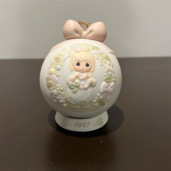 1997 ornament - Picture 1 of 3